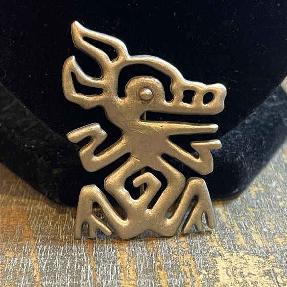 JJ Jonette Jewelry - JJ 1988 Silver Tone Aztec Pig/Tribal Mythical Creature Brooch
